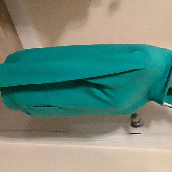 Female’s medium green sweatshirt. NWOT. - Picture 4 of 11